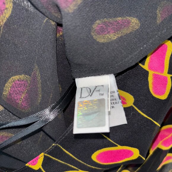 Diane Von Furstenberg Havanah Print Silk Tie Neck Button Blouse Size 4 - Picture 13 of 13
